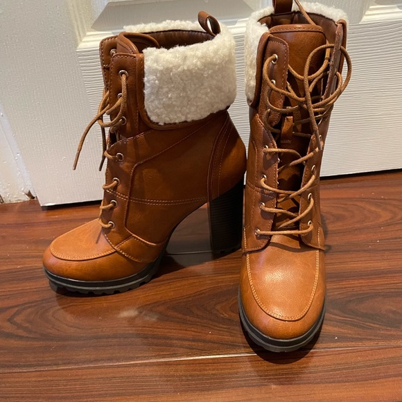 JustFab Shandee Sherpa Heeled Cognac Boots 8.5 - Picture 3 of 12